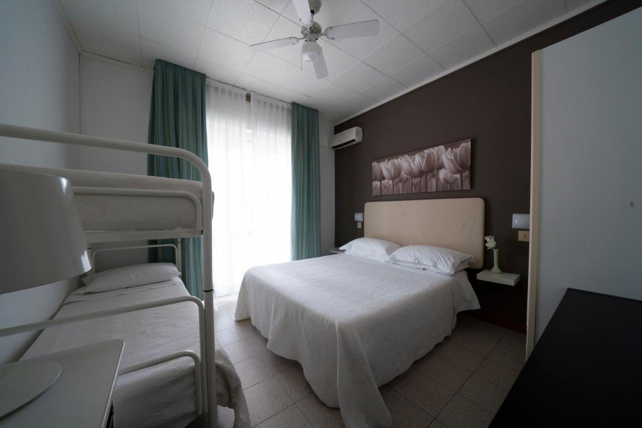 Hotel Gatto Bianco Maarea Milano Marittima Exterior foto